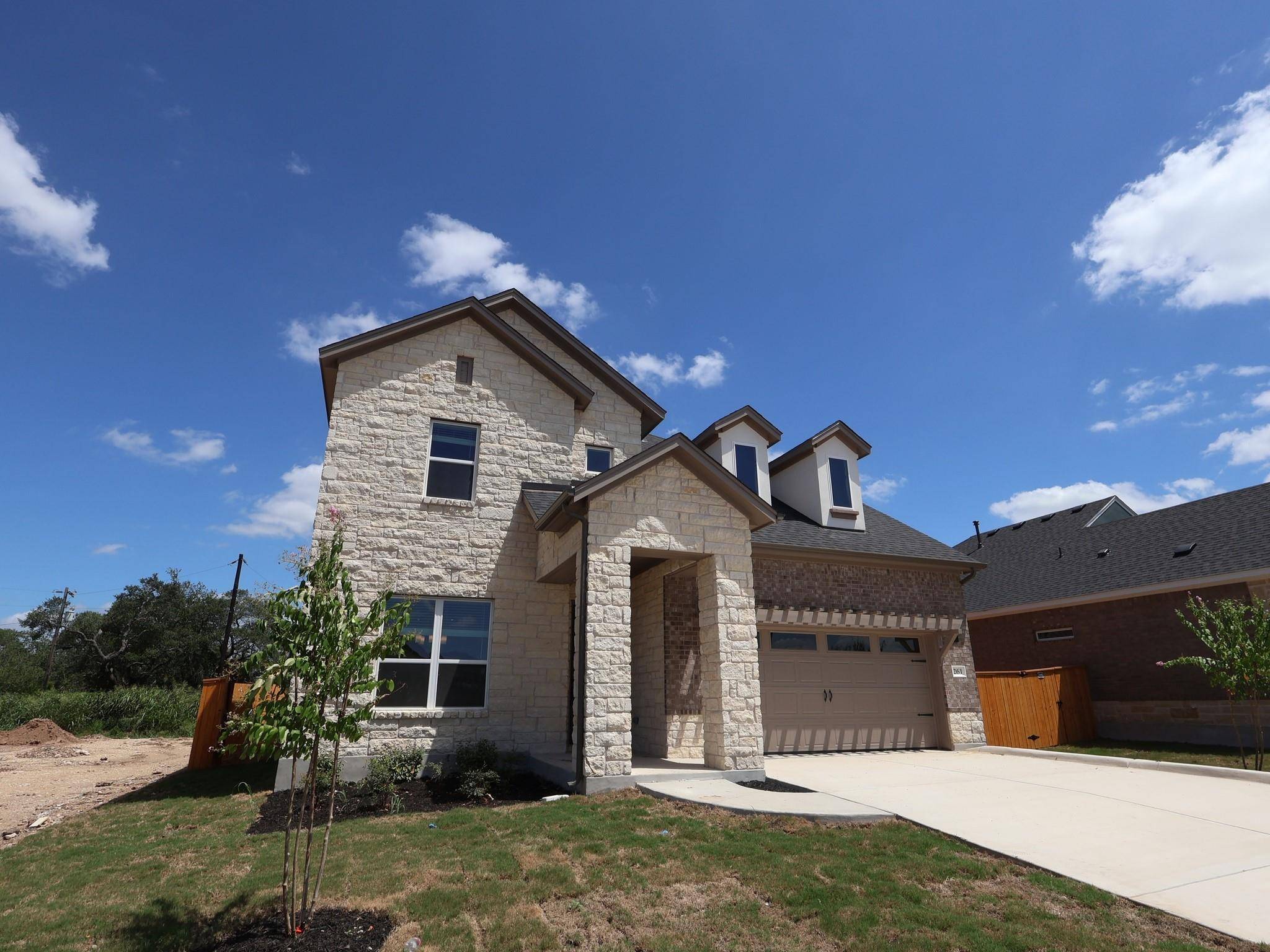 261 Callahan LOOP, Buda, TX 78610