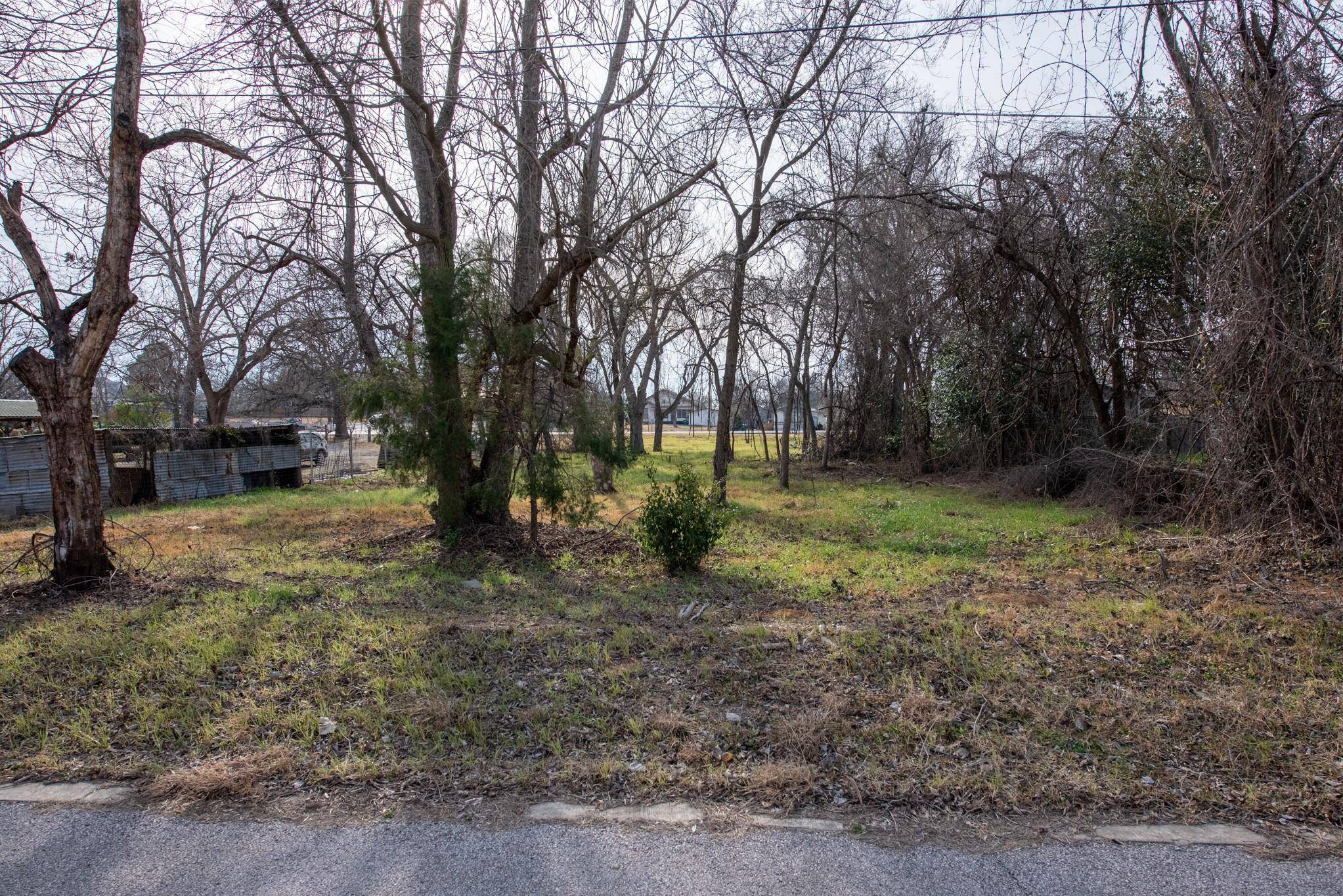 418 S Avenue D Ave, Elgin, TX 78621