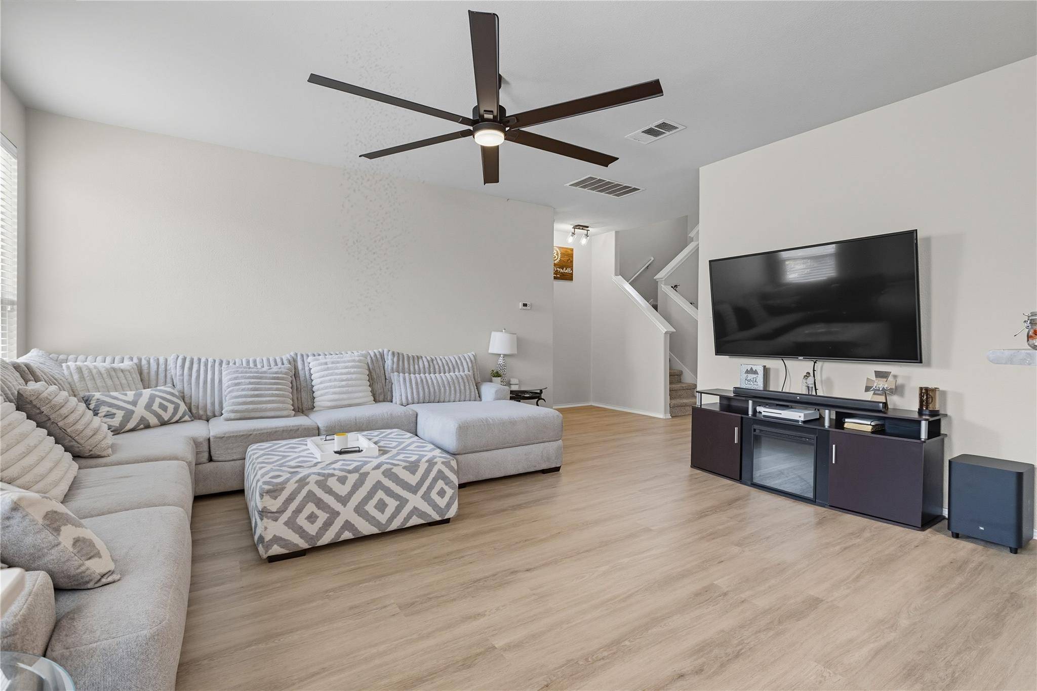 381 Bloomsbury DR, Kyle, TX 78640