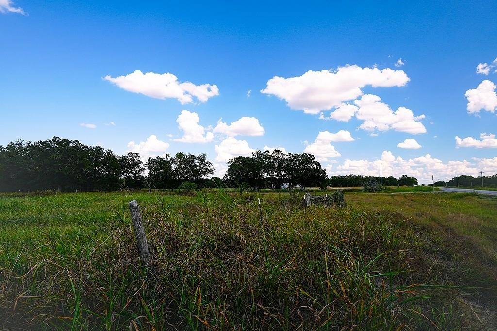 4810 Burke RD, Flatonia, TX 78941