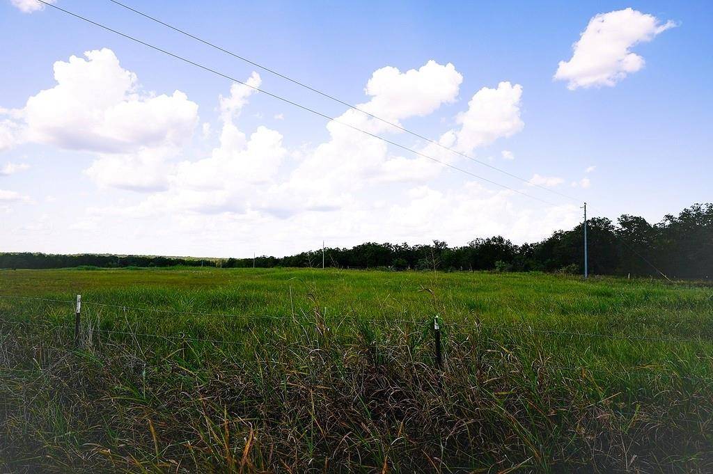 4810 Burke RD, Flatonia, TX 78941