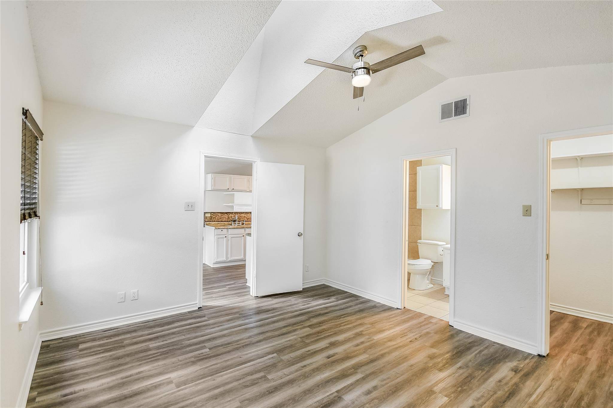 526 Cutty TRL #A, Lakeway, TX 78734