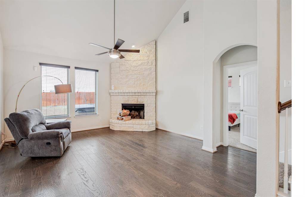 405 Farm Creek DR, Hutto, TX 78634