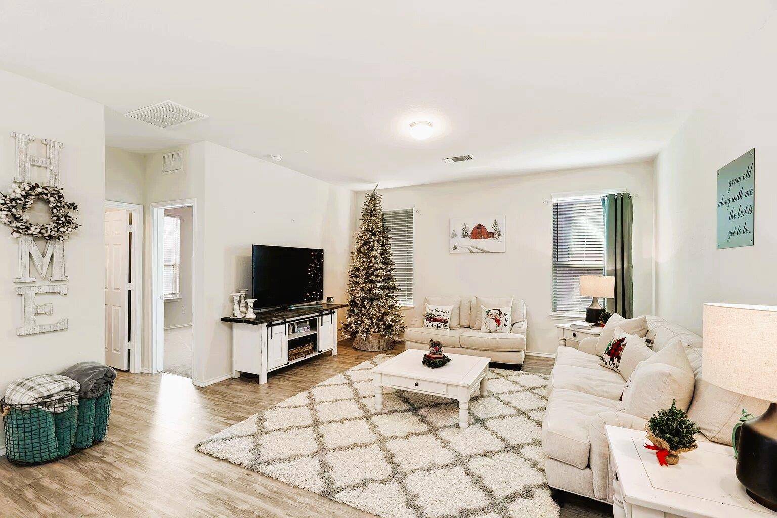 205 La Dera DR, Liberty Hill, TX 78642