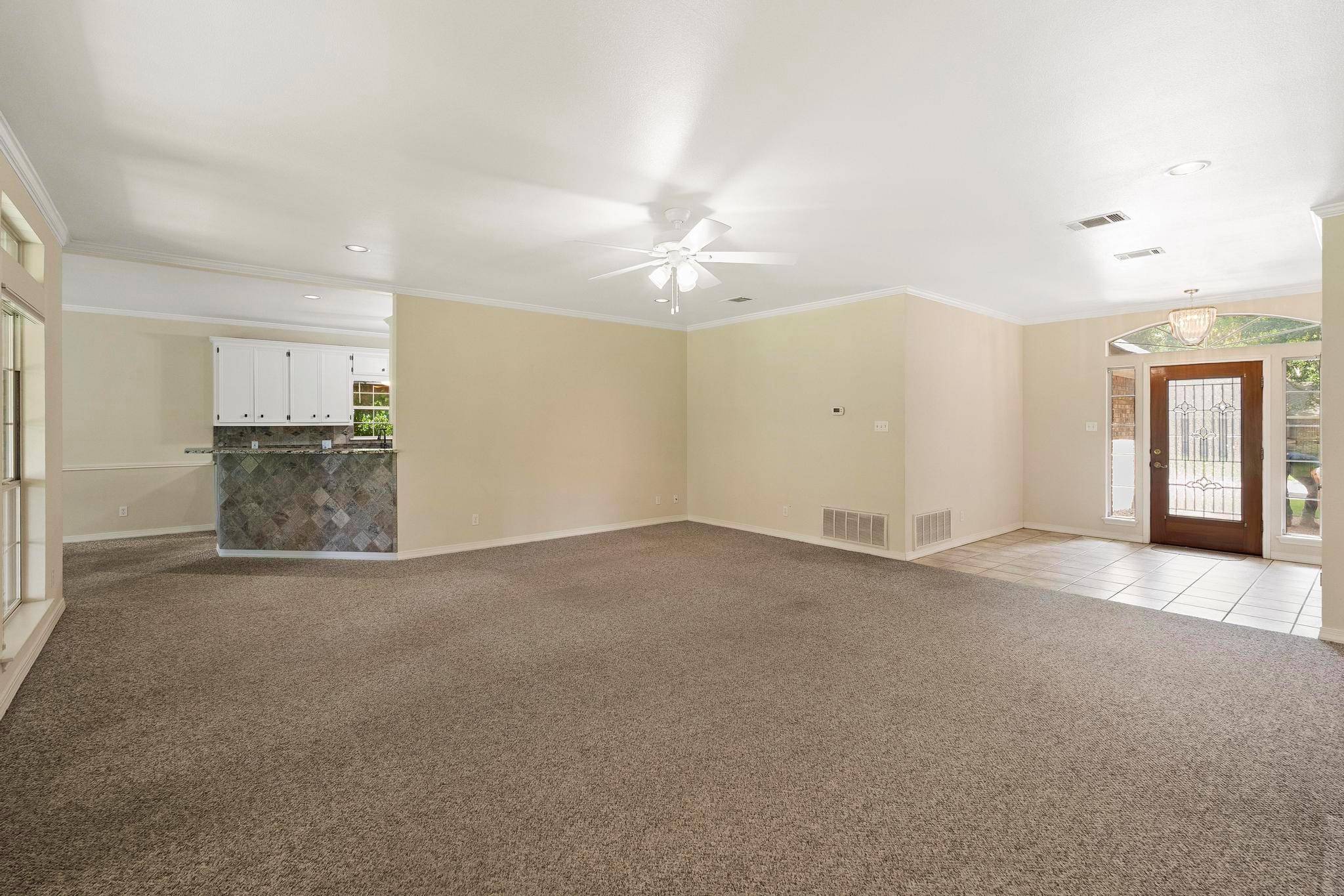 1906 Meadow Ridge DR, Taylor, TX 76574