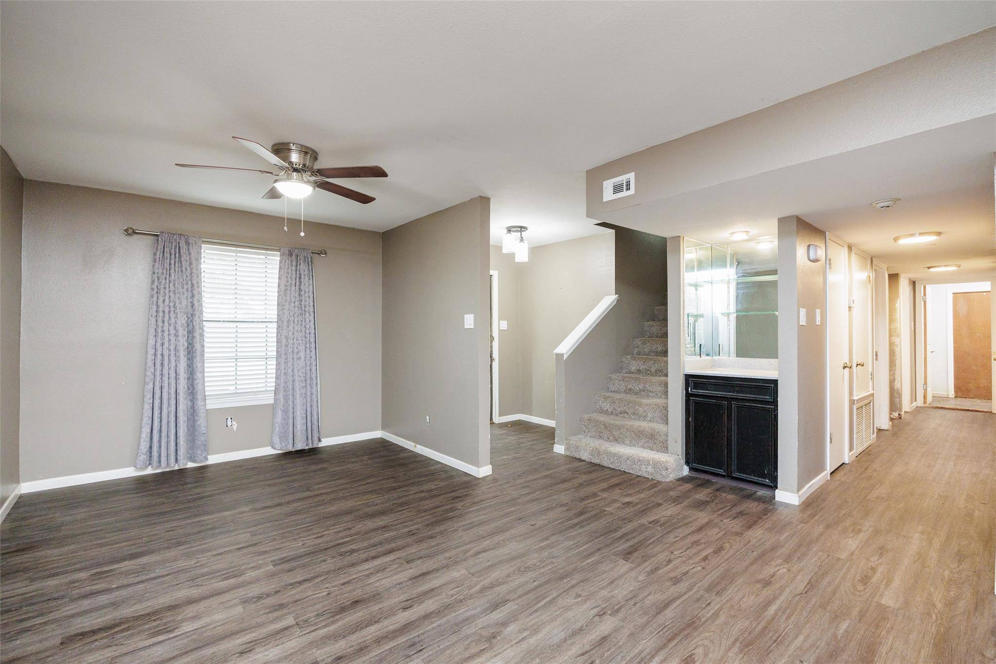 320 Long Pointe DR, Portland, TX 78374