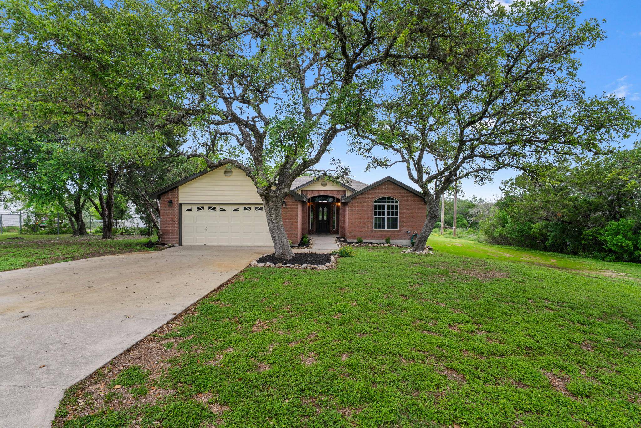 126 Hunter Ridge Rd, San Marcos, TX 78666