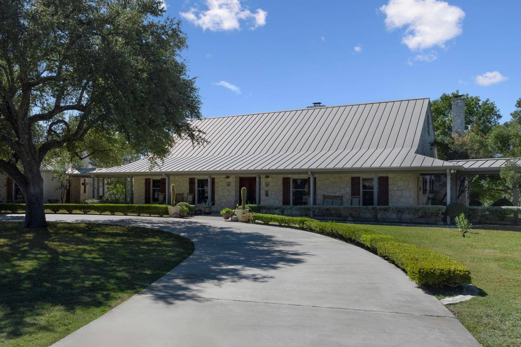 521 Bluff Creek Road RD, Center Point, TX 78010