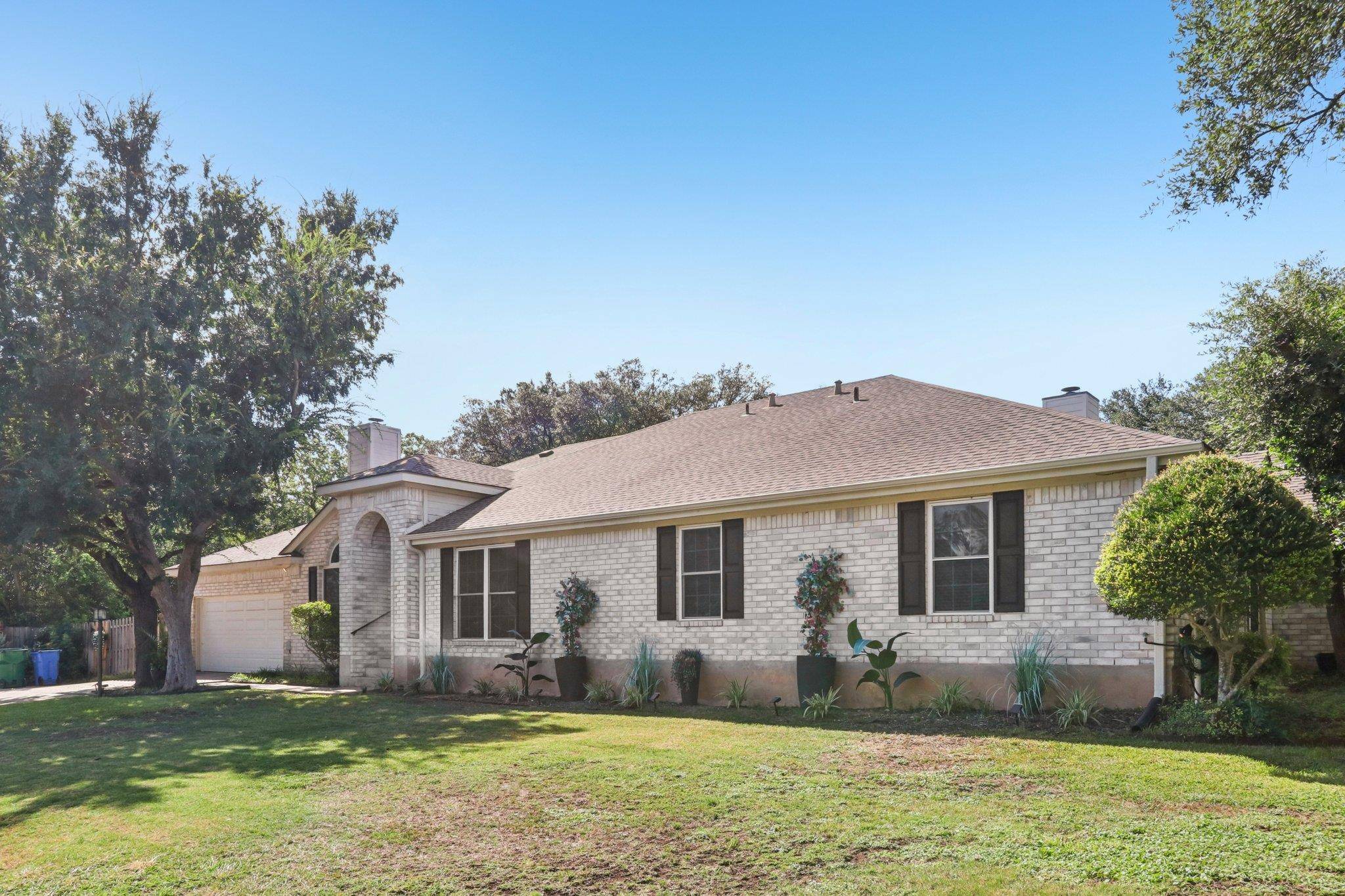 201 Sailmaster ST, Lakeway, TX 78734