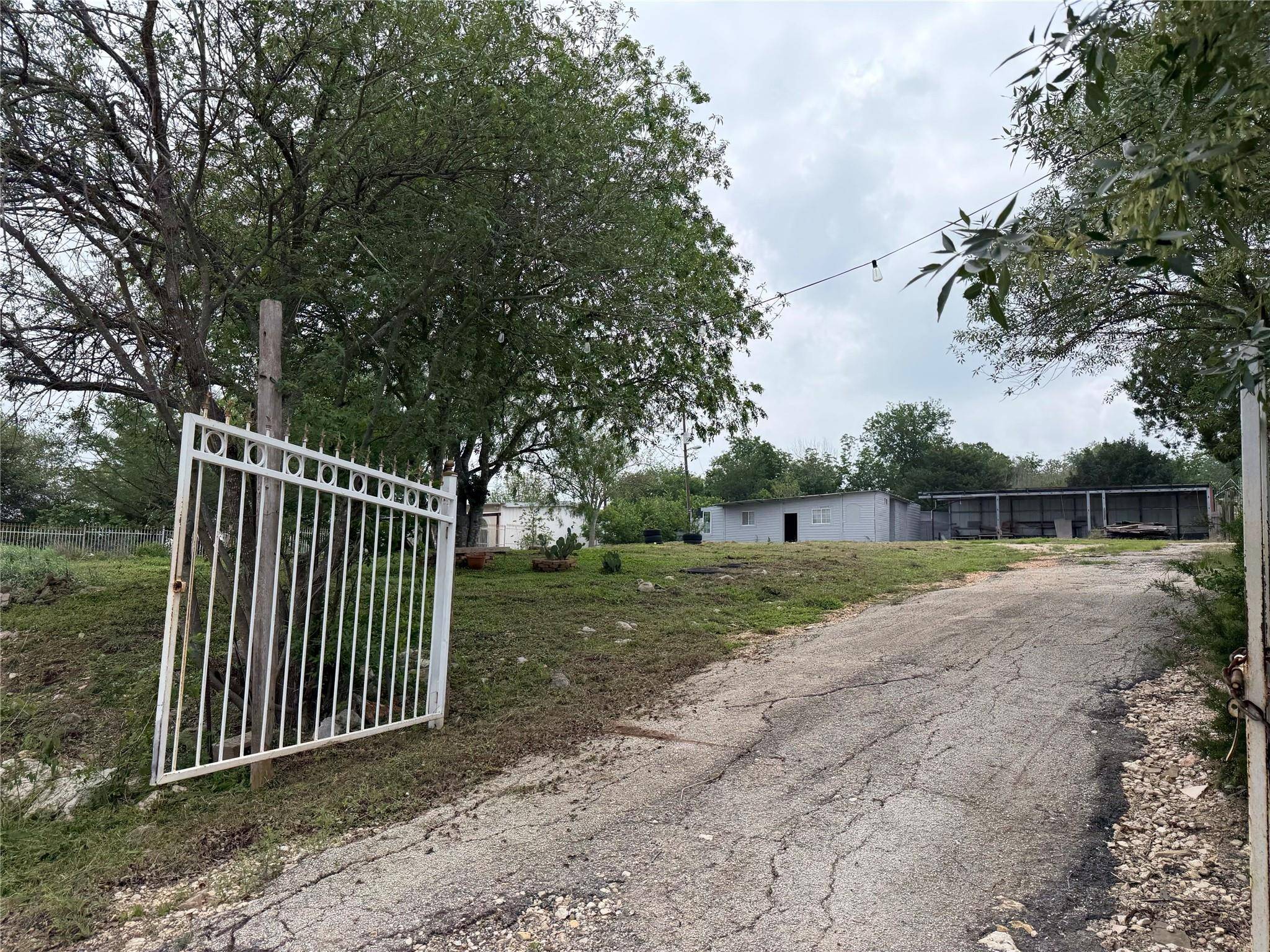 207 Cresthill CSWY, Kyle, TX 78640