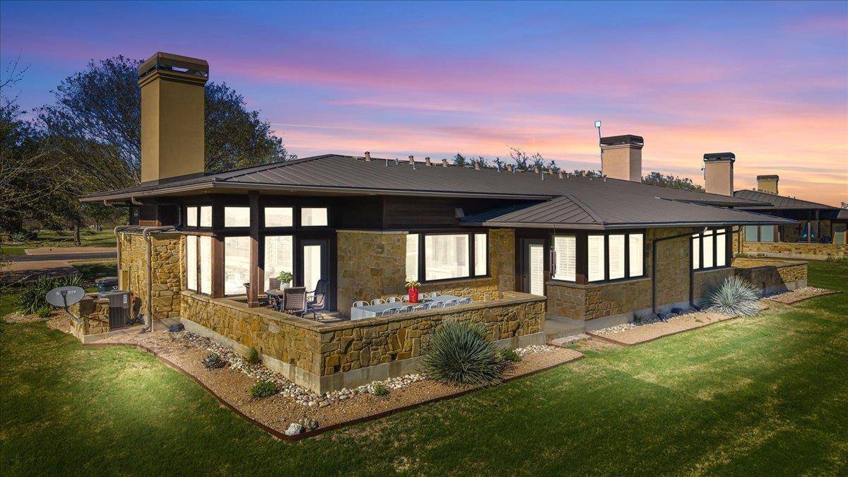 2001 Kahala Sunset DR, Spicewood, TX 78669