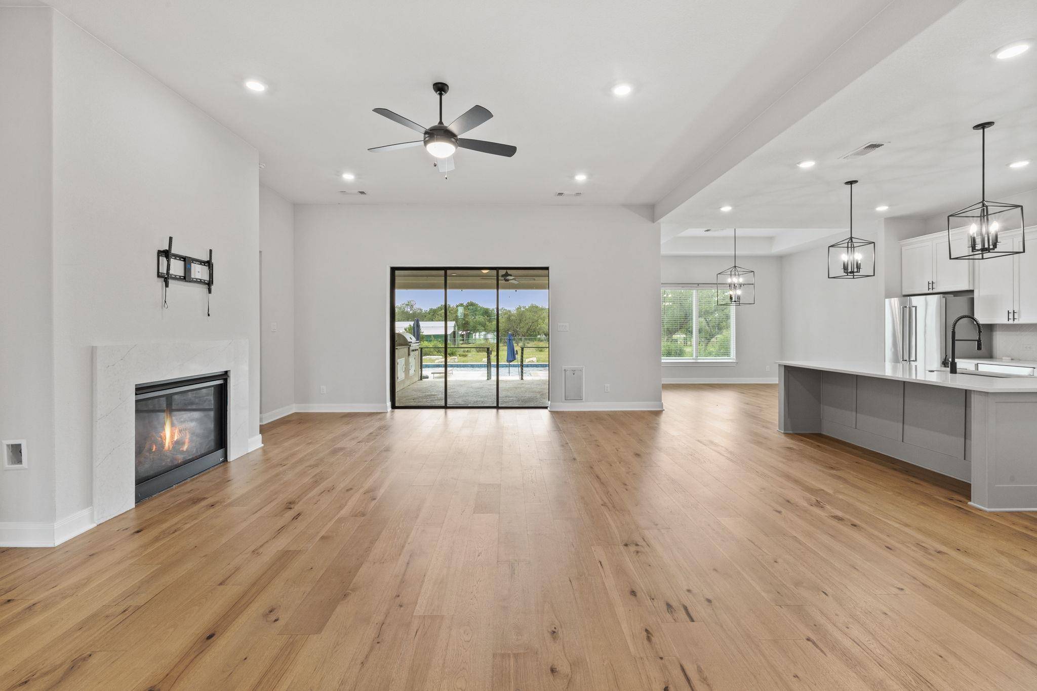 225 Spicewood Trails DR, Spicewood, TX 78669