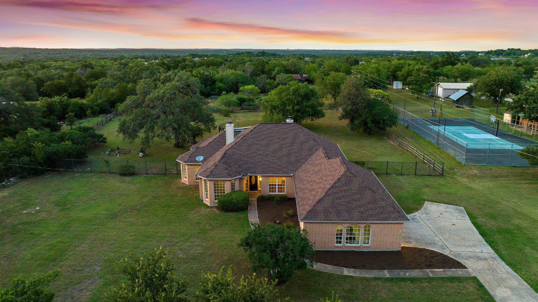 320 Woodland Oaks TRL, Buda, TX 78610