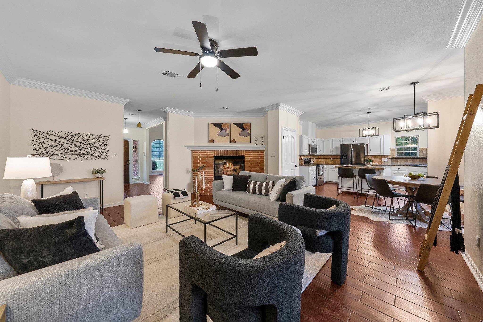 320 Woodland Oaks TRL, Buda, TX 78610