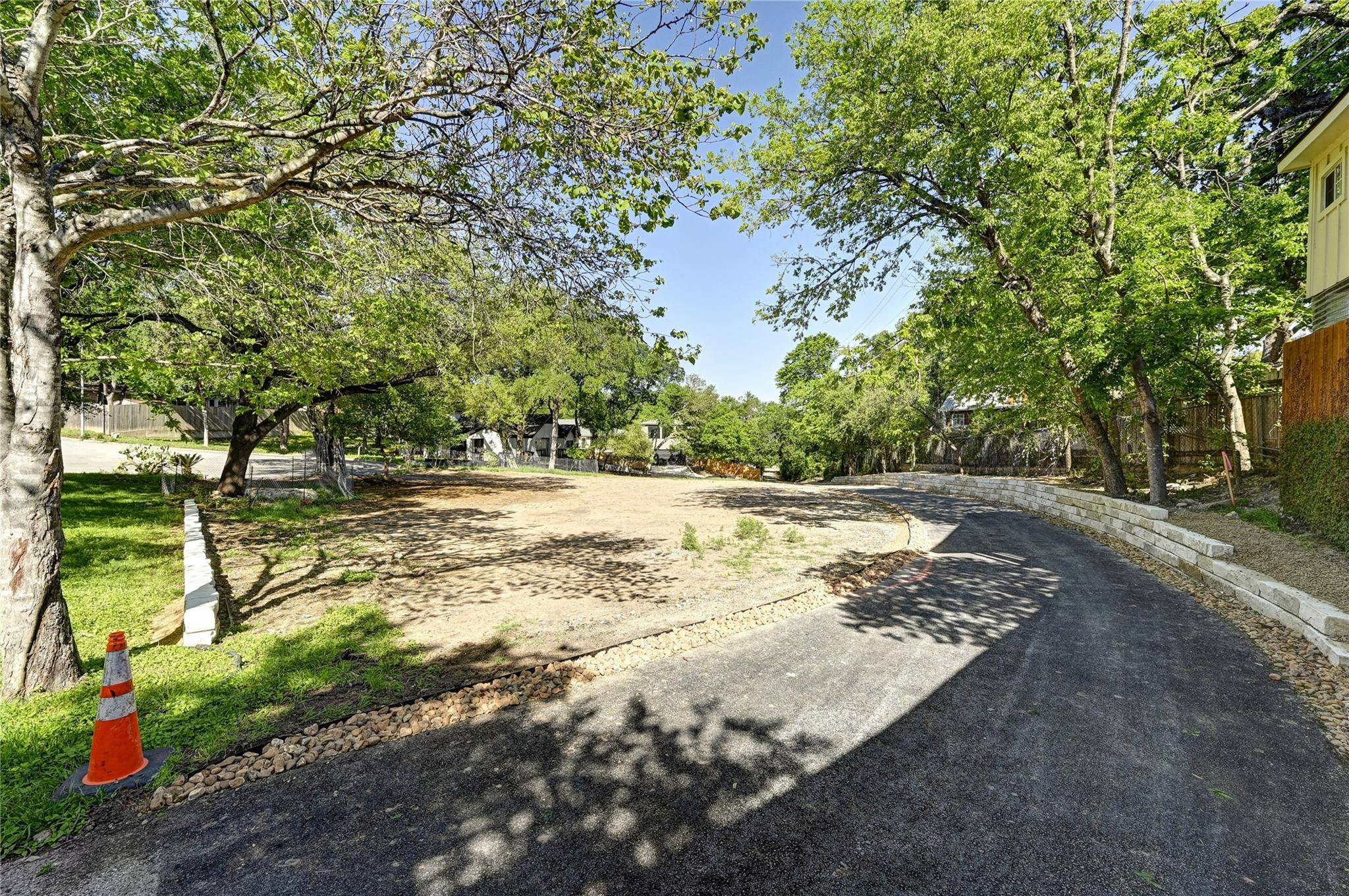 2000-2A Breeze HOLW, Austin, TX 78741