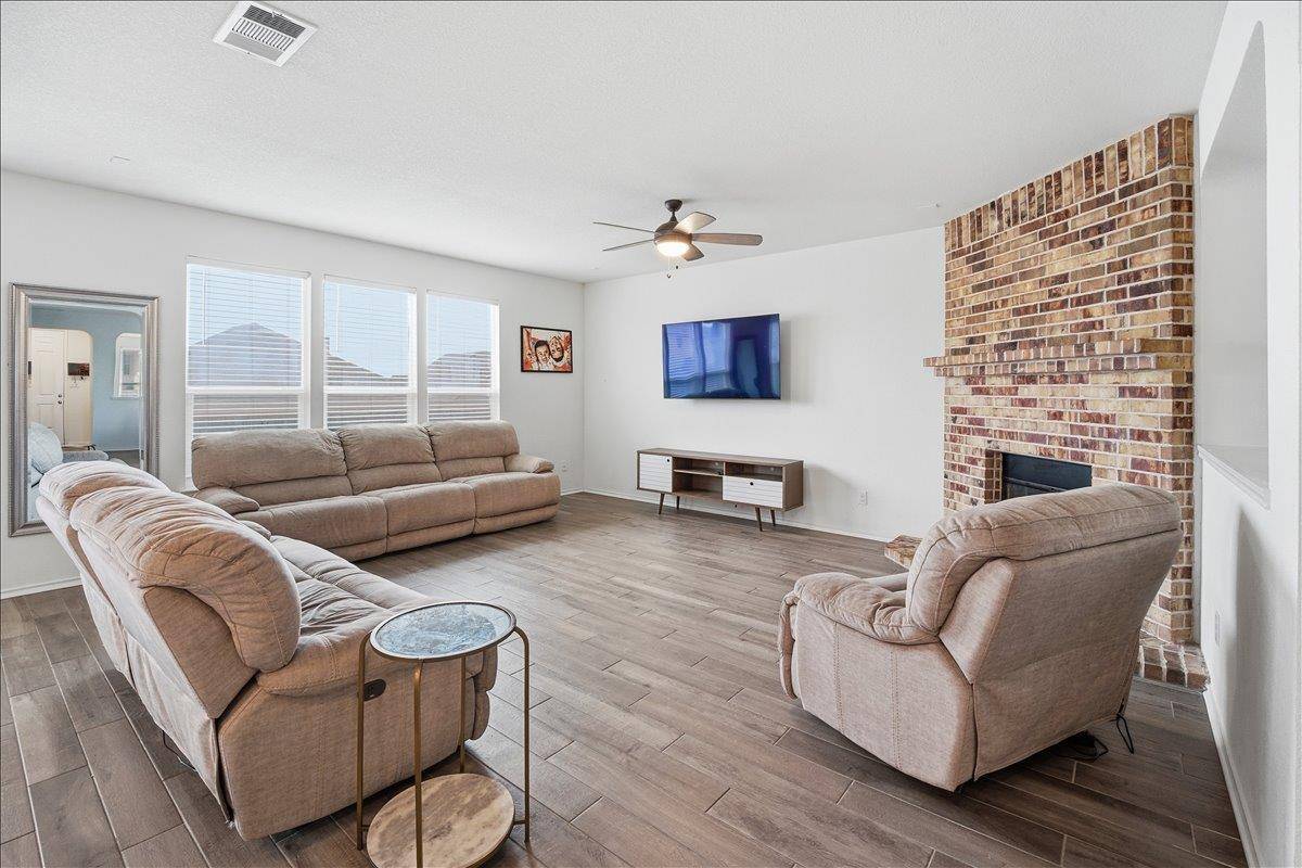 282 Crimson LN, Kyle, TX 78640