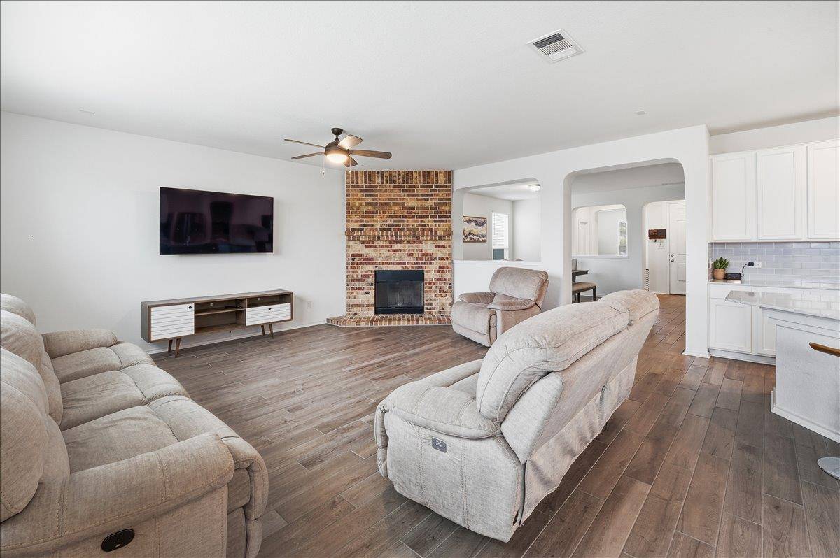 282 Crimson LN, Kyle, TX 78640