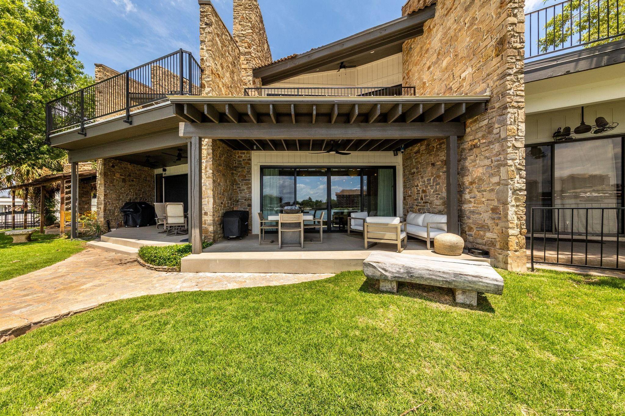 402 Island DR #B, Horseshoe Bay, TX 78657