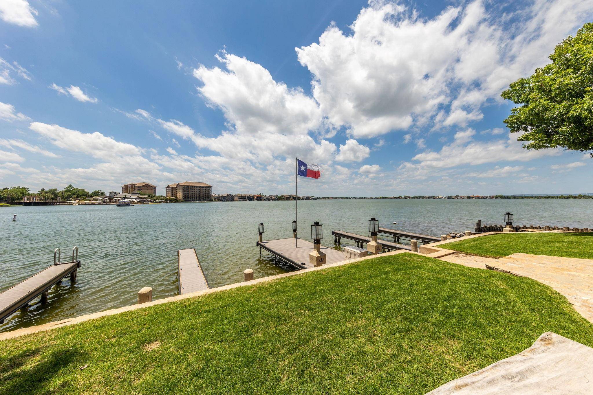 402 Island DR #B, Horseshoe Bay, TX 78657