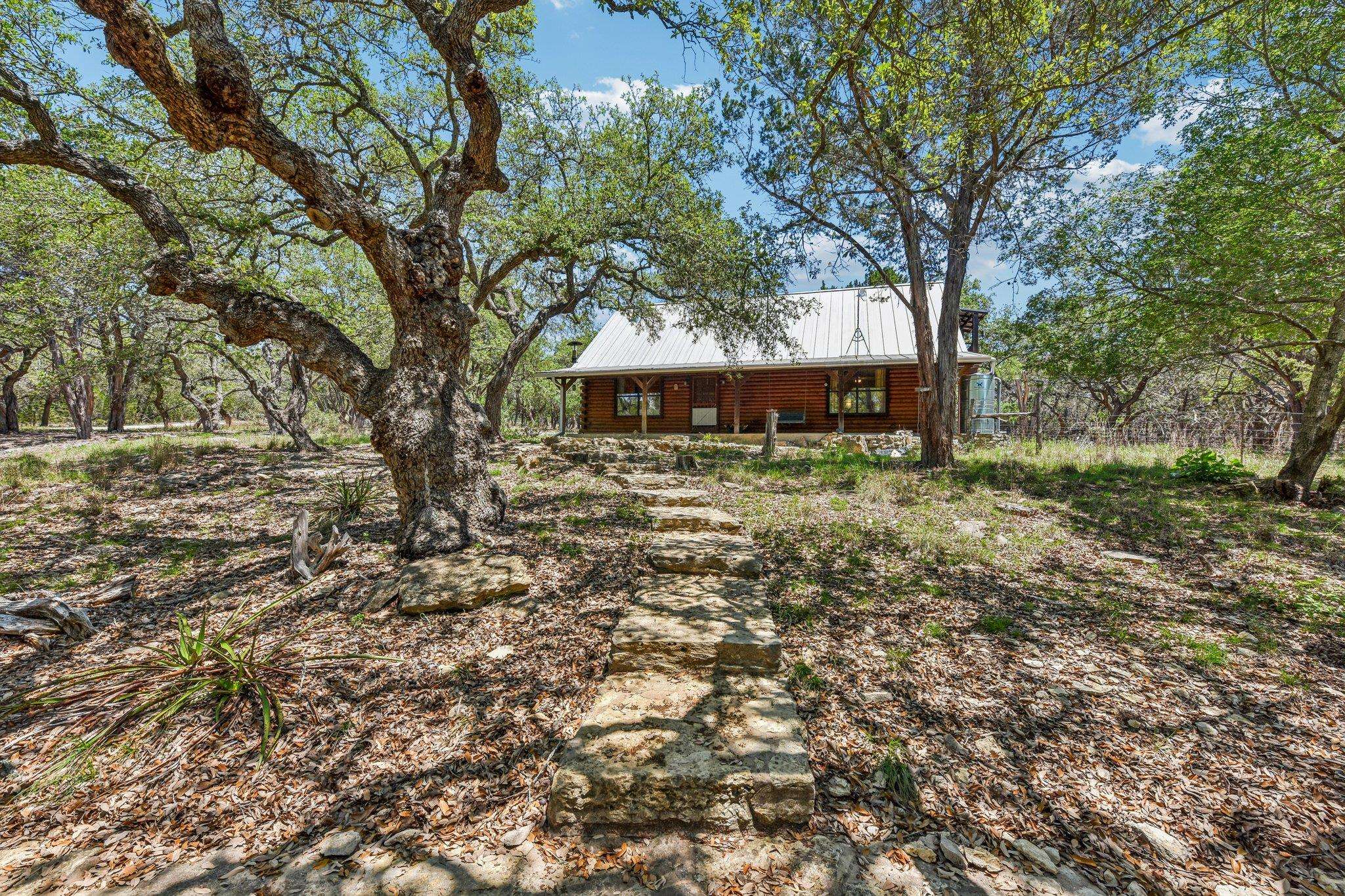 501 Oak Knob DR, Wimberley, TX 78676