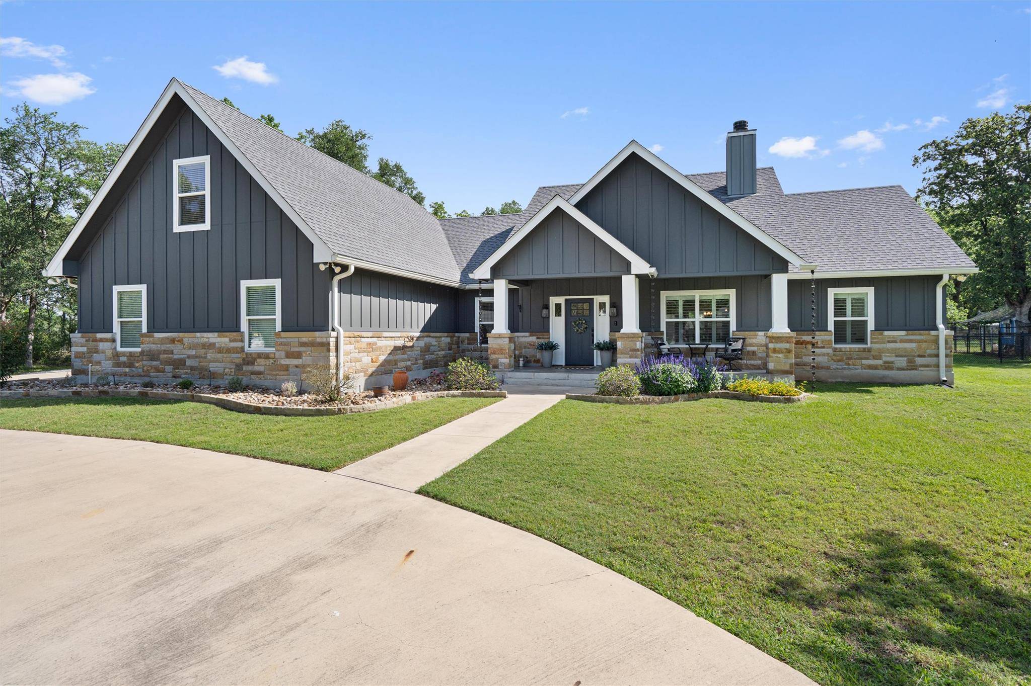136 Fawn HOLW, Elgin, TX 78621