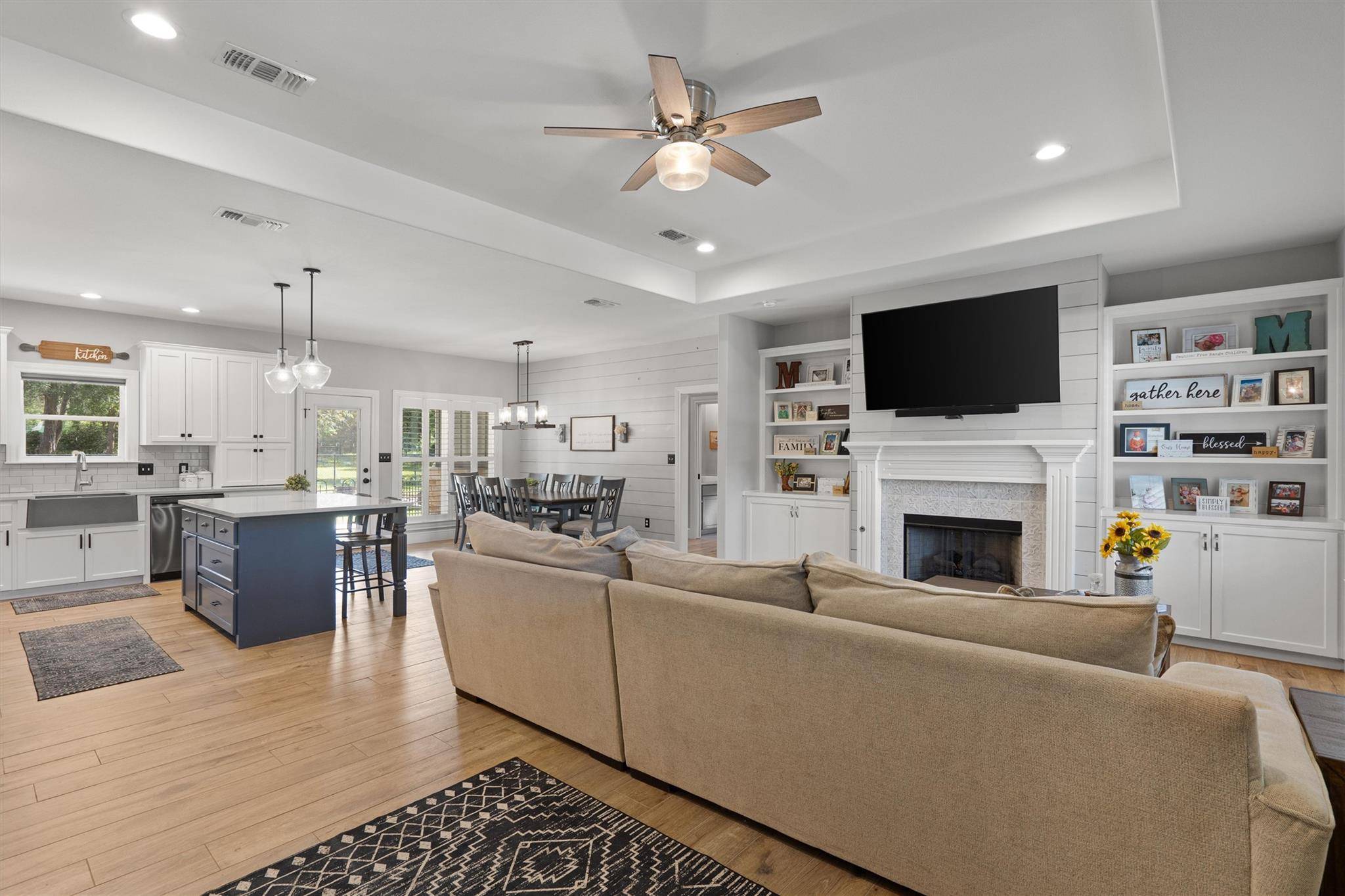 136 Fawn HOLW, Elgin, TX 78621
