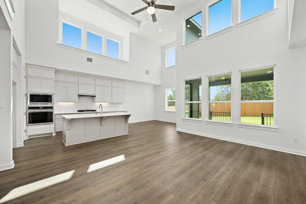 305 Luttrell LN, Liberty Hill, TX 78642