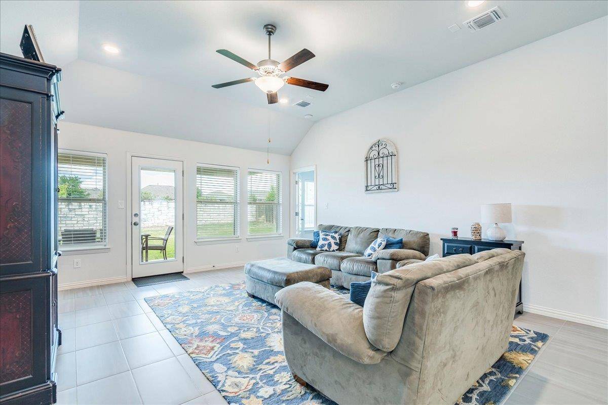 499 Coyote Creek WAY, Kyle, TX 78640