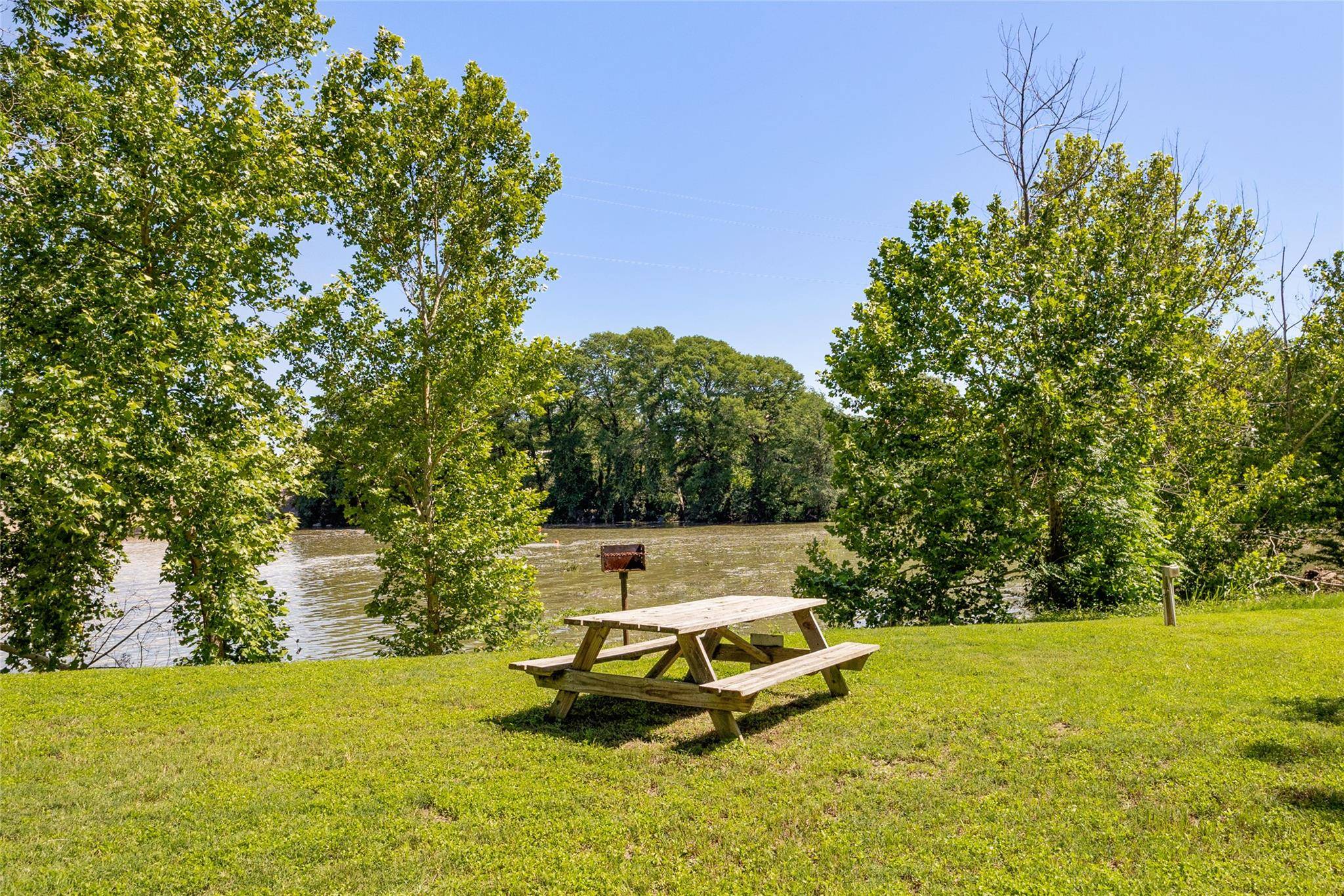 9035 FM 725, Mcqueeney, TX 78123