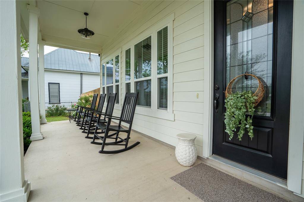 1215 Davis ST, Taylor, TX 76574