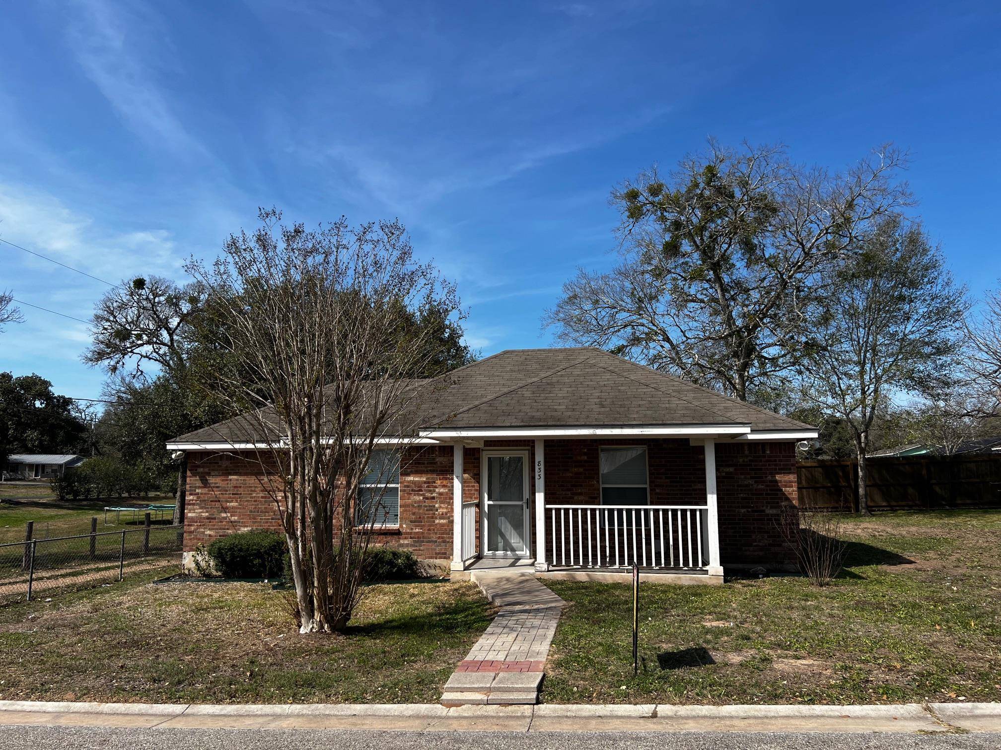 833 E Camp ST, La Grange, TX 78945