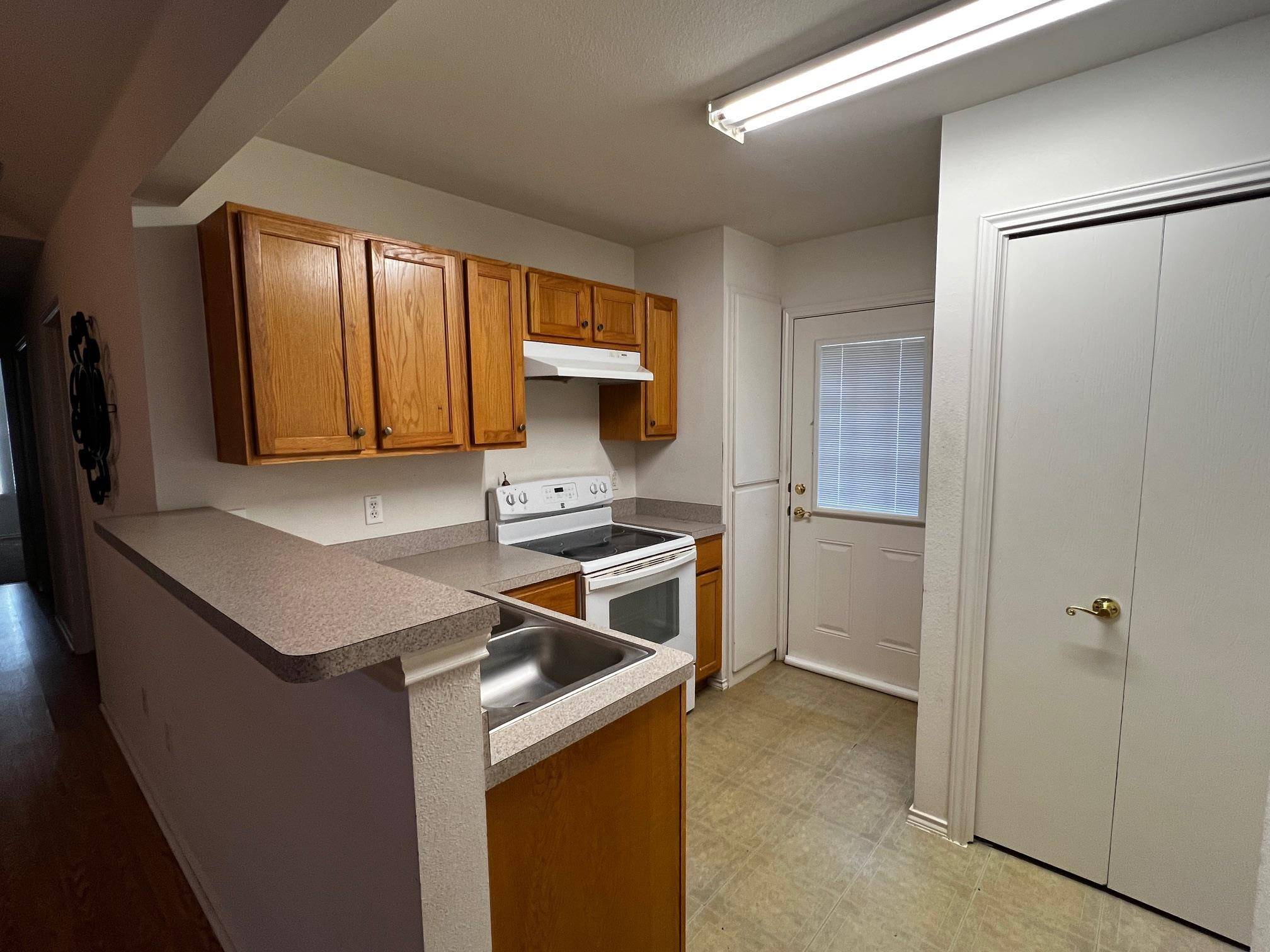 833 E Camp ST, La Grange, TX 78945