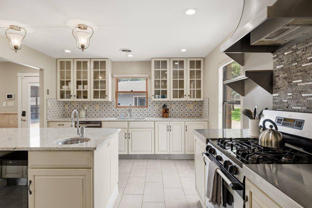 12135 Fitzhugh RD, Austin, TX 78736