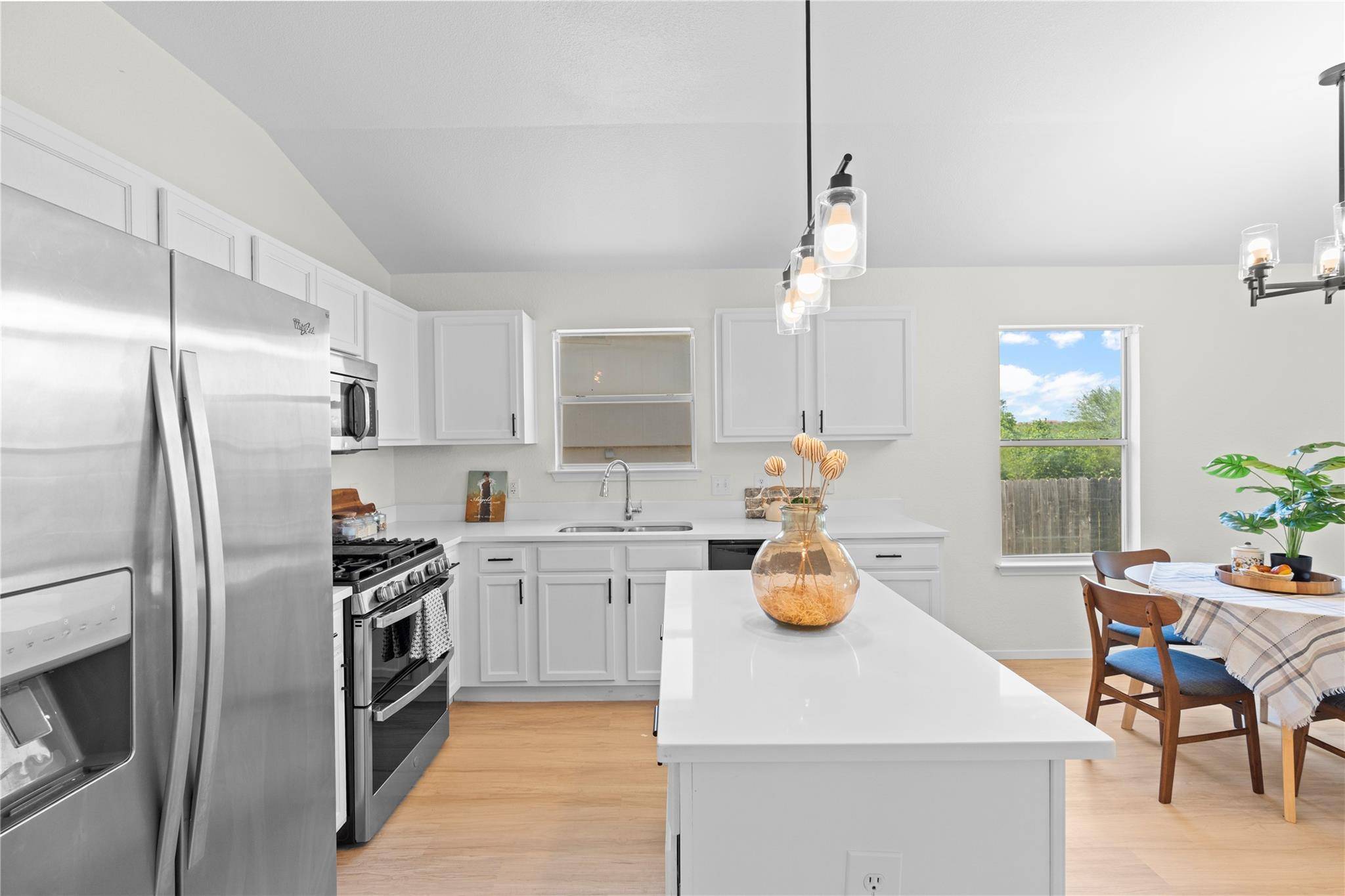 406 Covent DR, Kyle, TX 78640