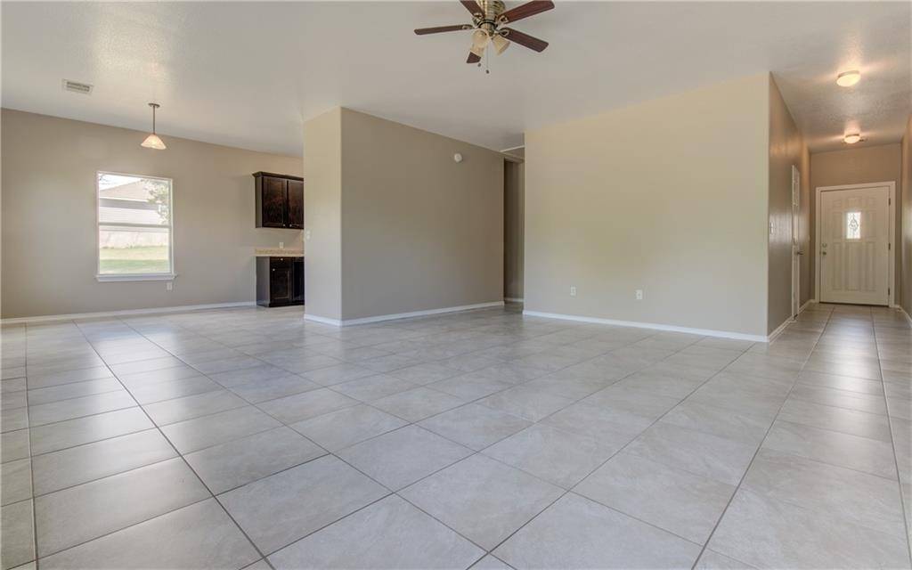 135 Valle Verde DR, Del Valle, TX 78617