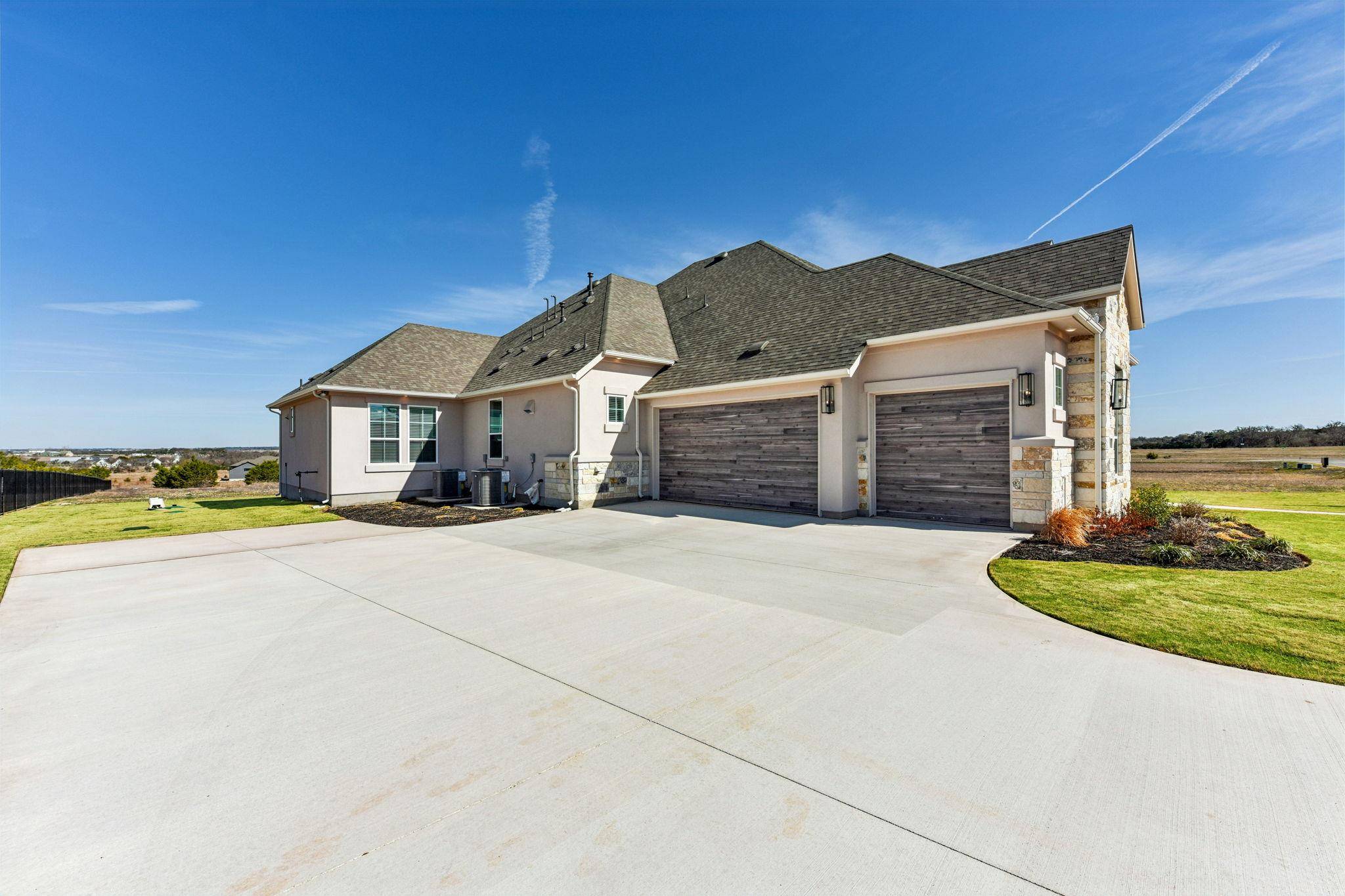 1001 Doelling DR, Florence, TX 76527
