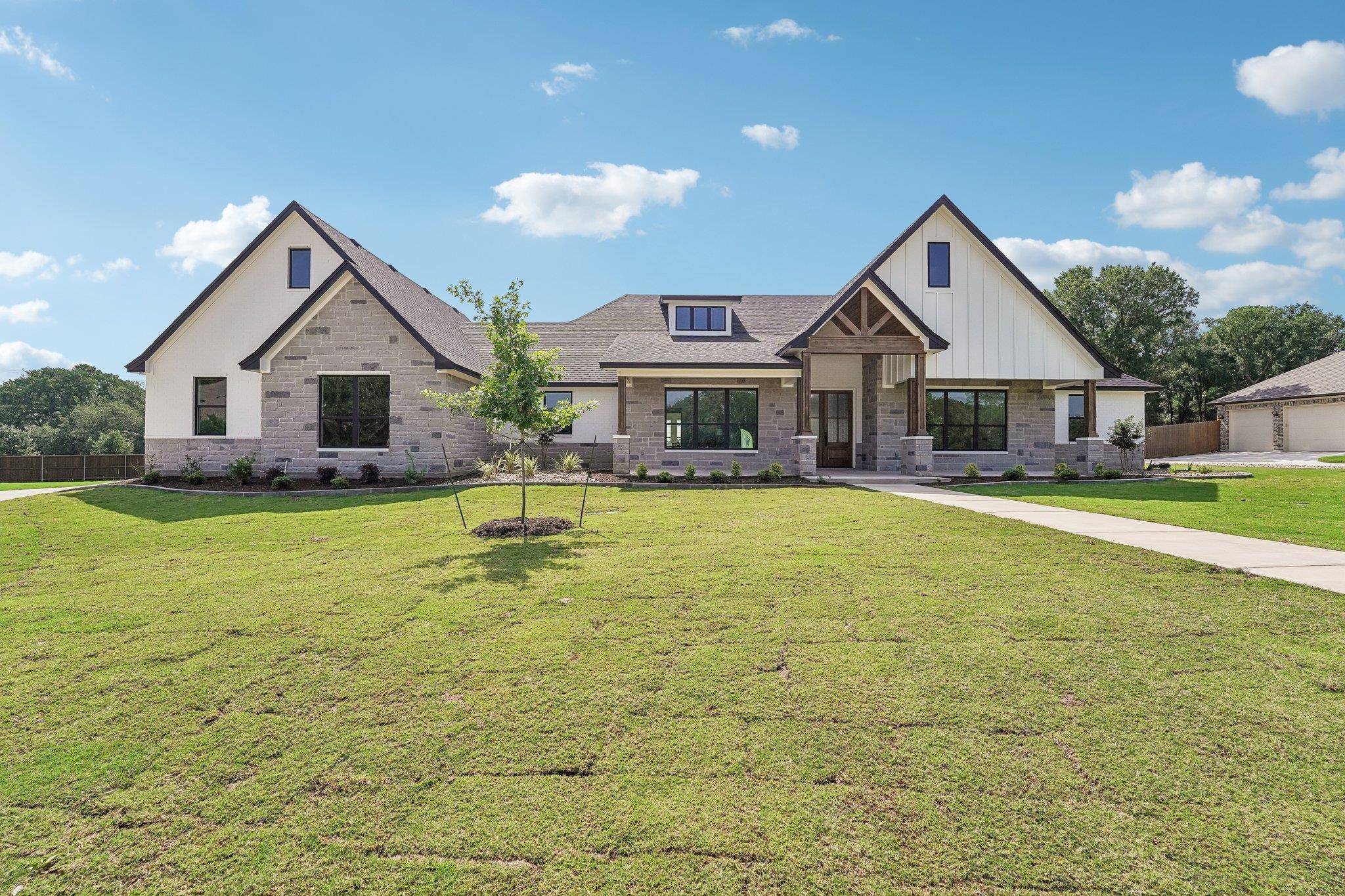 1284 Ambrose DR, Salado, TX 76571