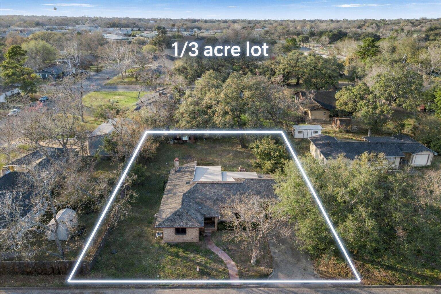 927 E Walnut ST, La Grange, TX 78945