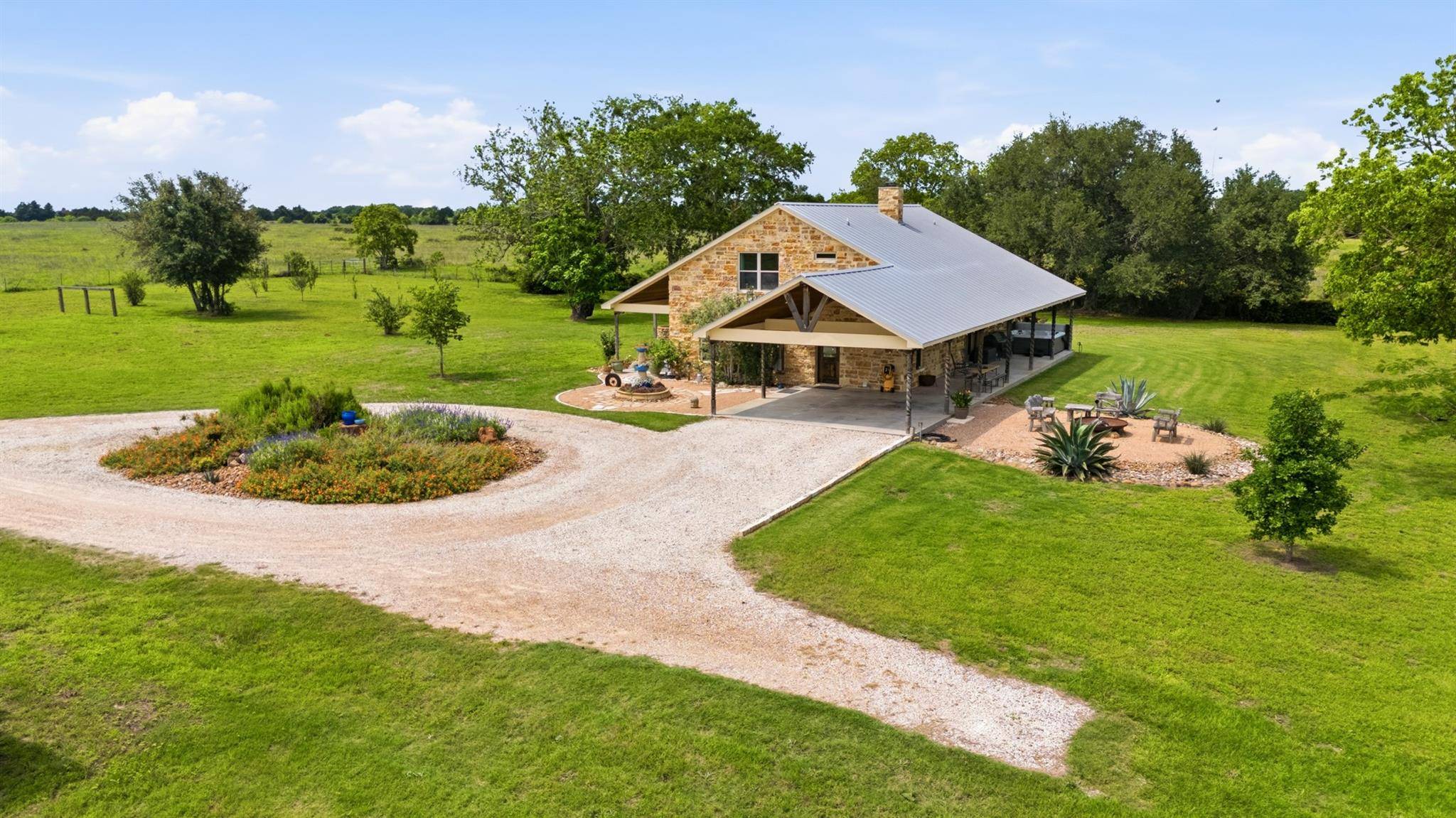 7835 Berger RD, Schulenburg, TX 78956