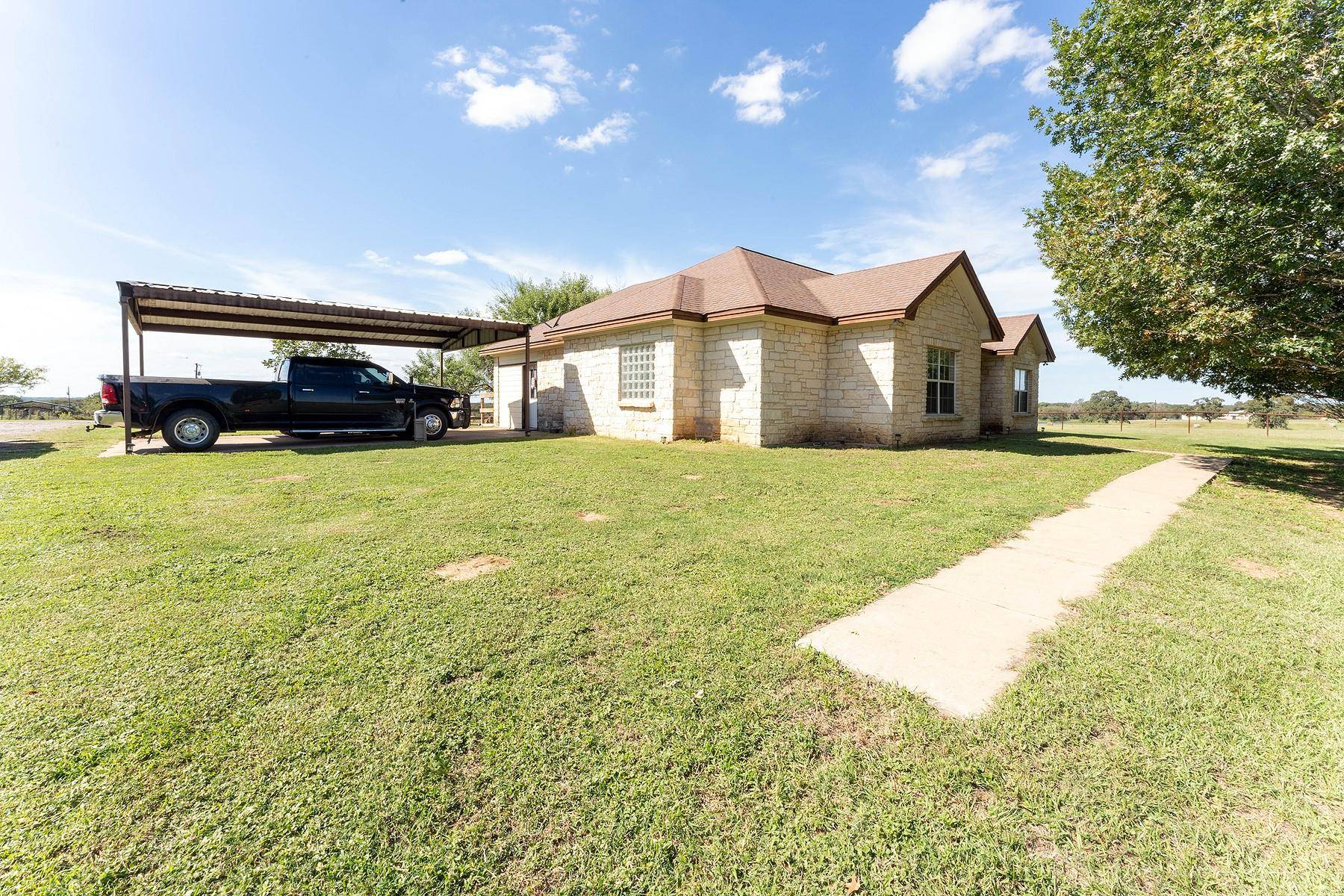 2542 Witter RD, Lockhart, TX 78644