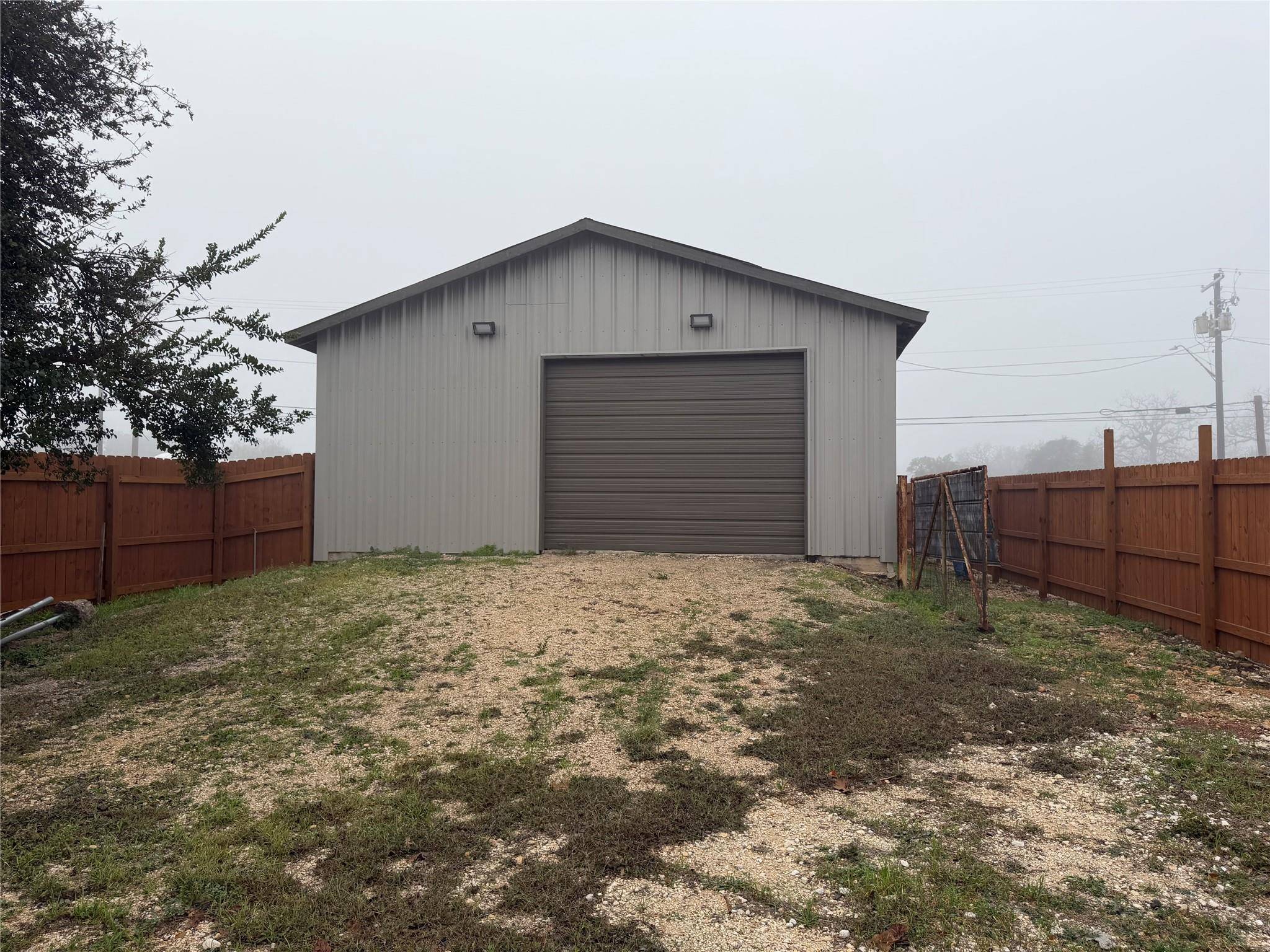 1541 E Pierce ST, Luling, TX 78648