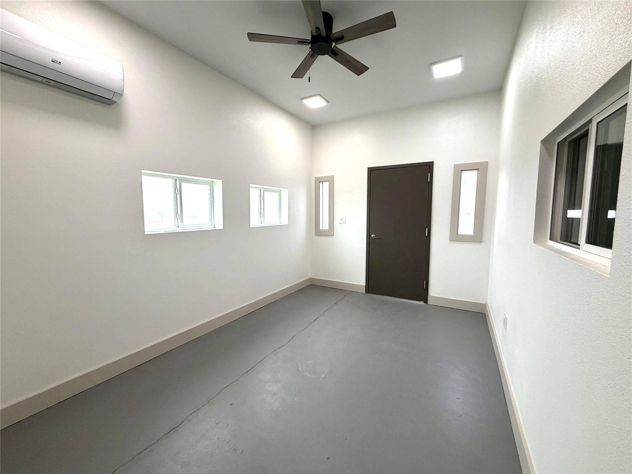 1541 E Pierce ST, Luling, TX 78648