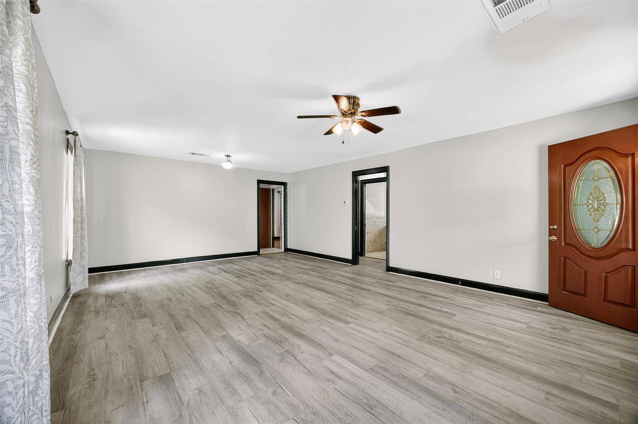 204 Taylor ST, Hutto, TX 78634