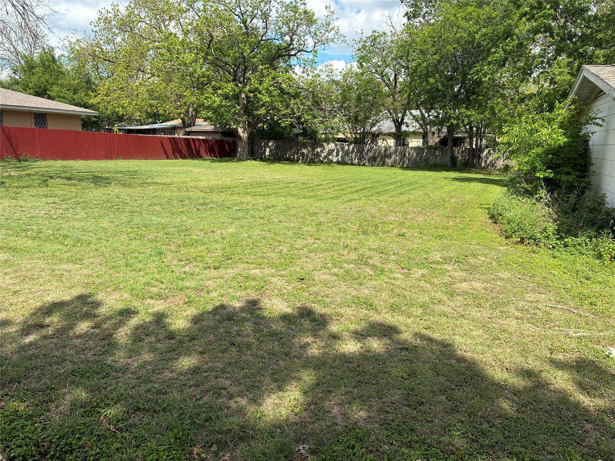 106 N 6th ST, Thorndale, TX 76577