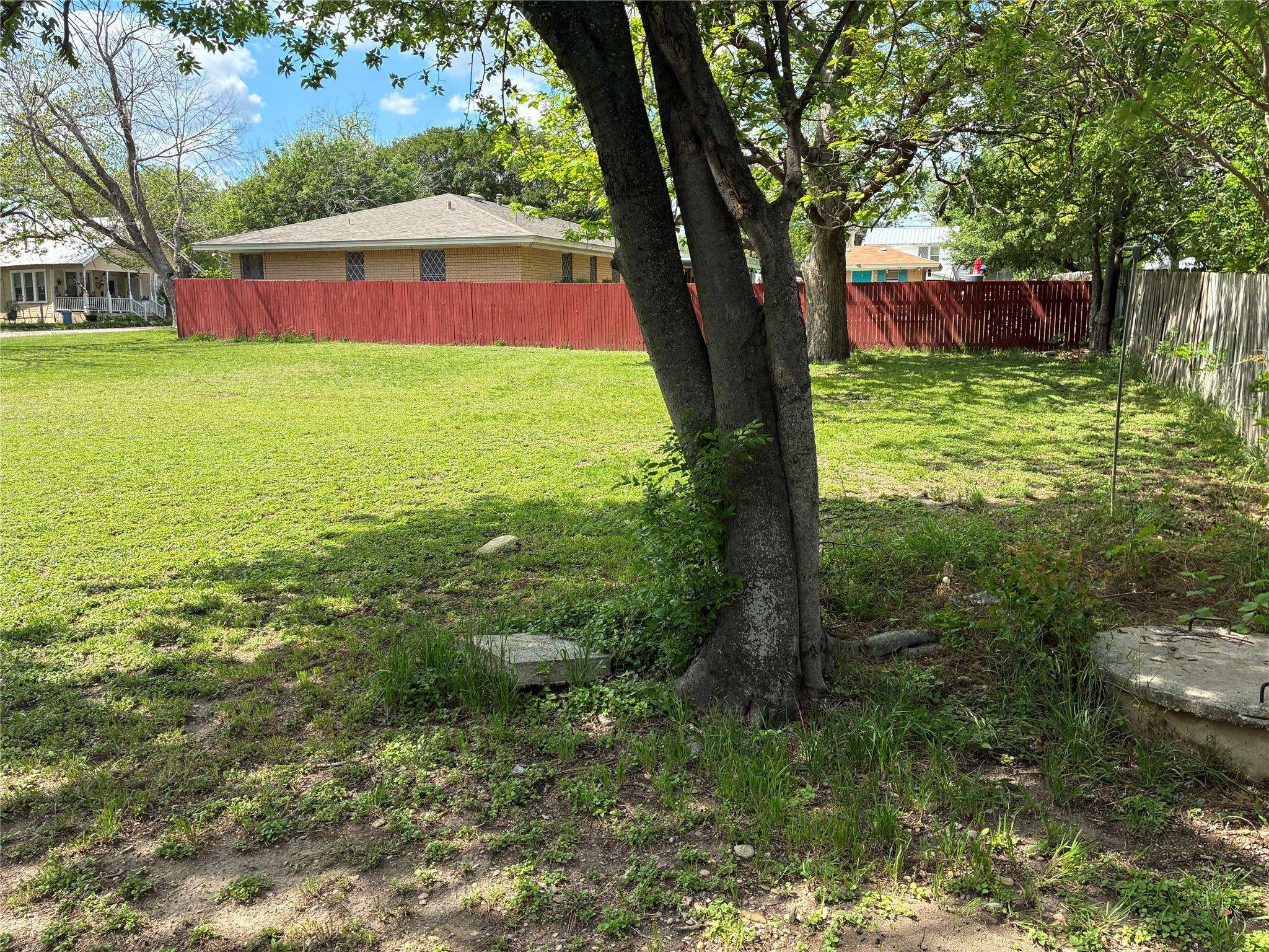 106 N 6th ST, Thorndale, TX 76577