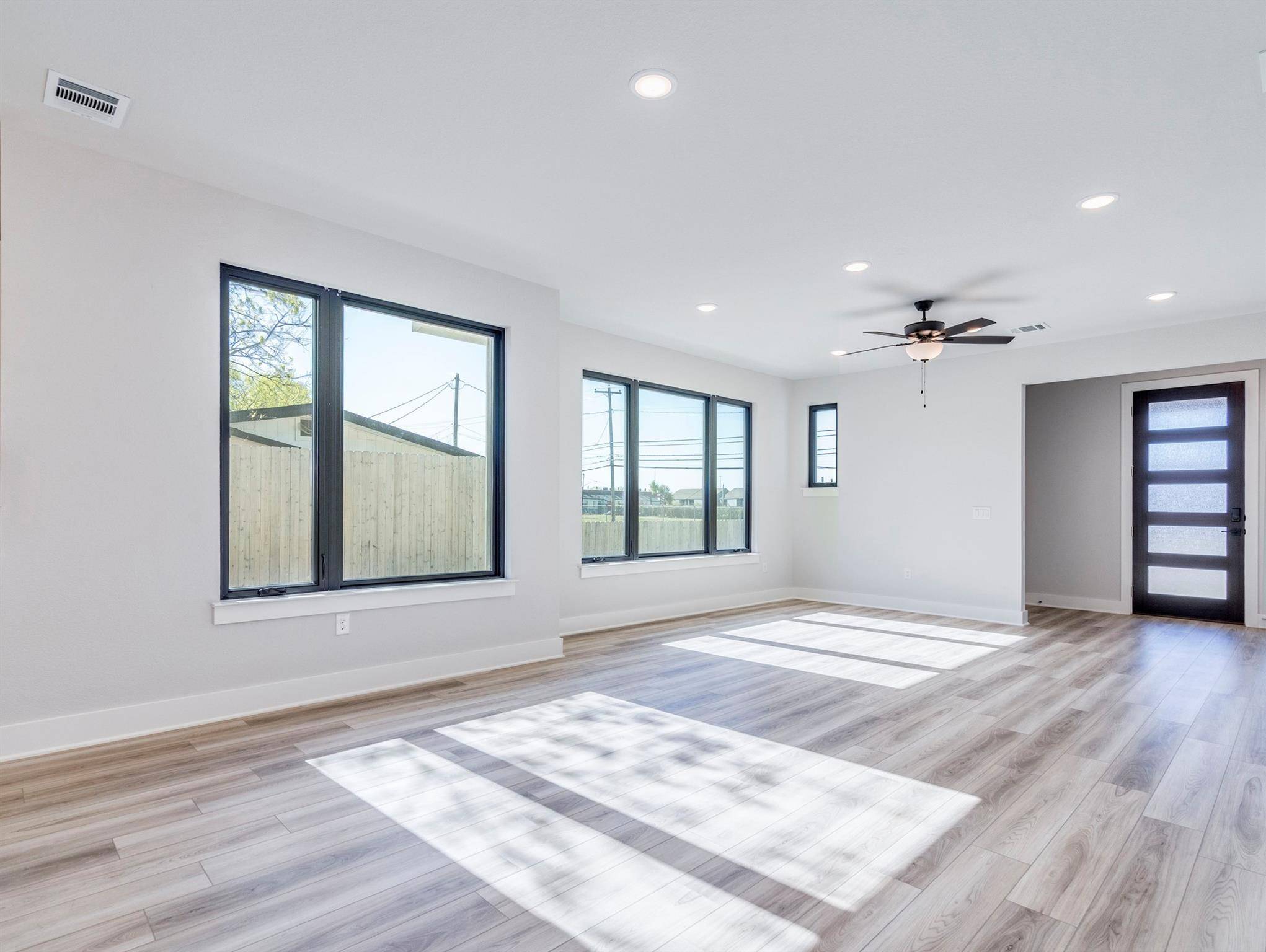 206 E Wonsley DR #1, Austin, TX 78753