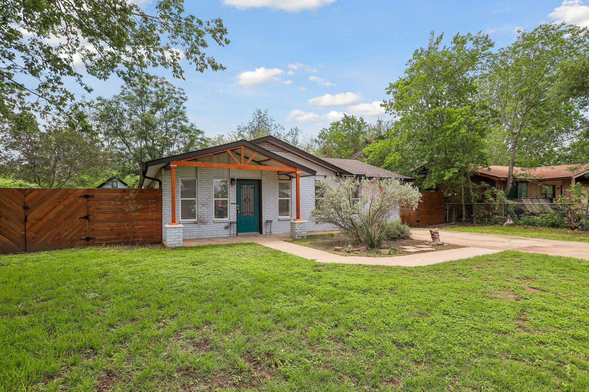 407 Magnolia ST, Bastrop, TX 78602