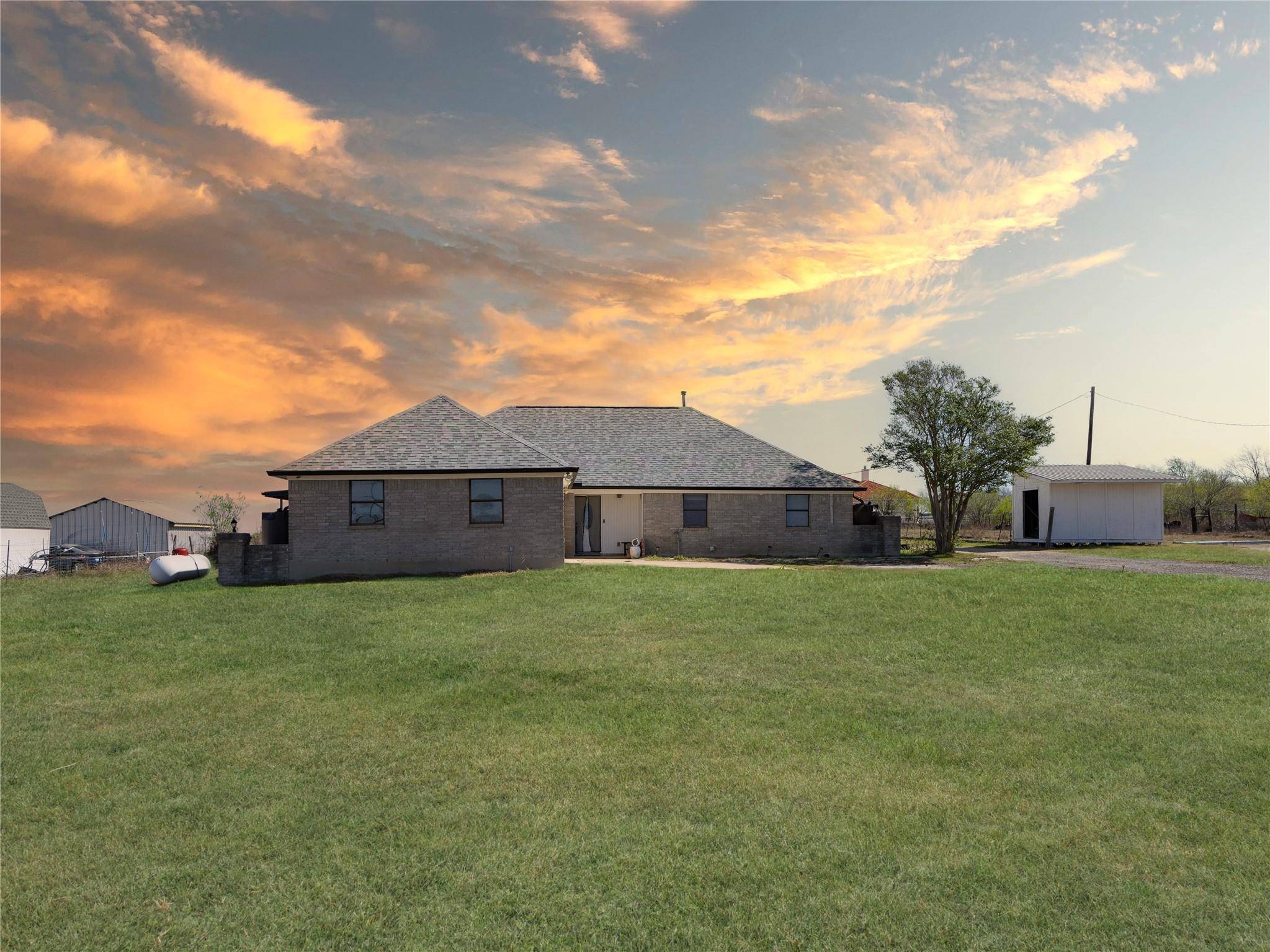 2412 Williamson RD, Lockhart, TX 78644