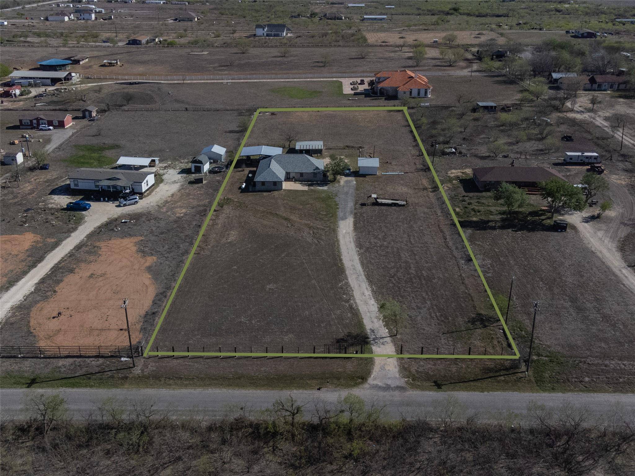 2412 Williamson RD, Lockhart, TX 78644