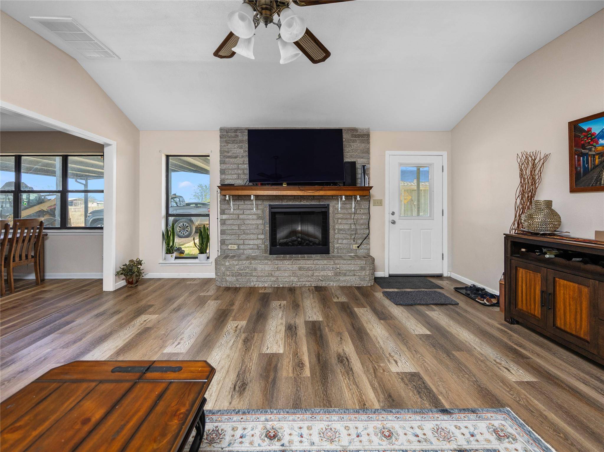 2412 Williamson RD, Lockhart, TX 78644